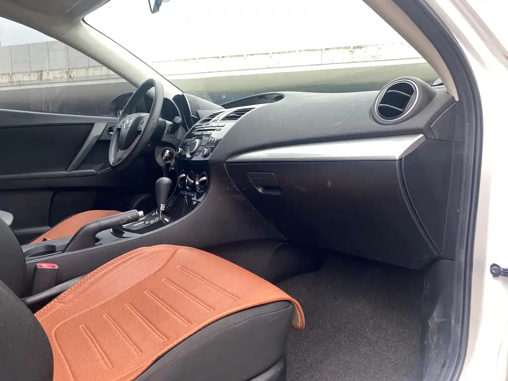 Mazda 3 Xingcheng 2015 — фото 13