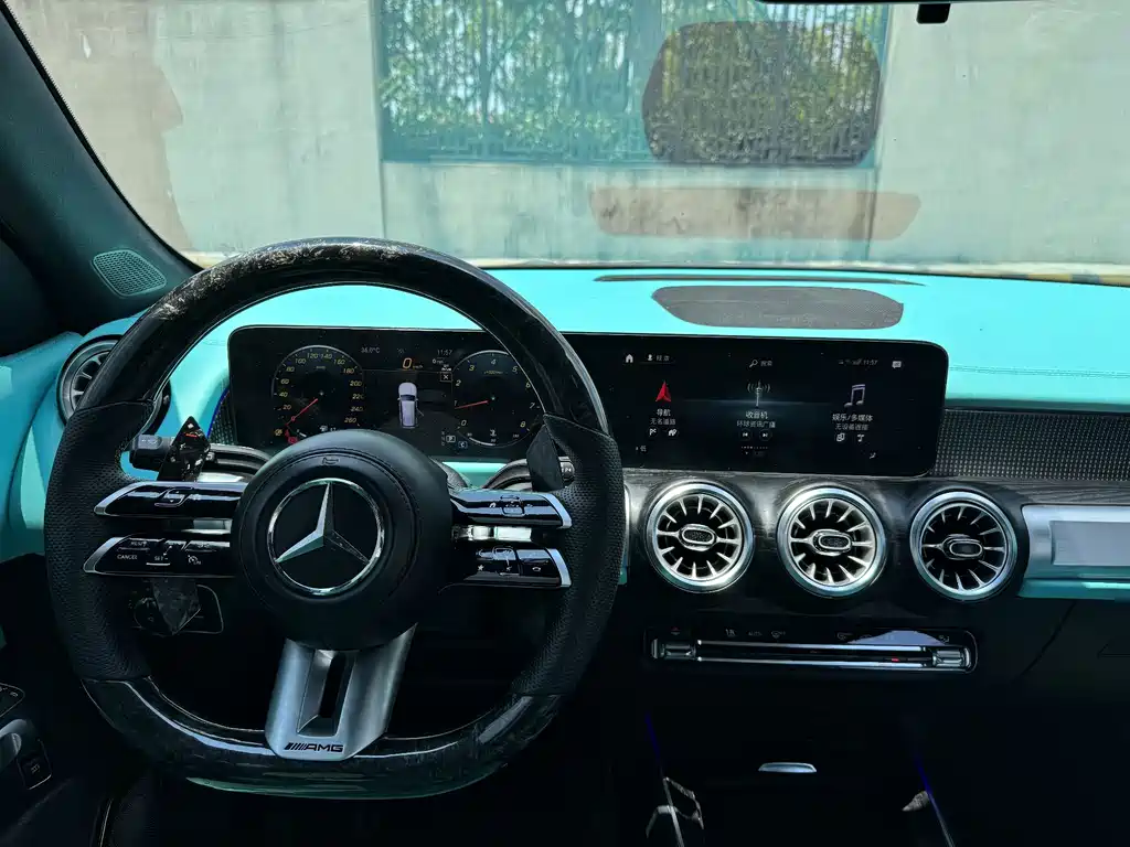 Mercedes-Benz GLB 2023