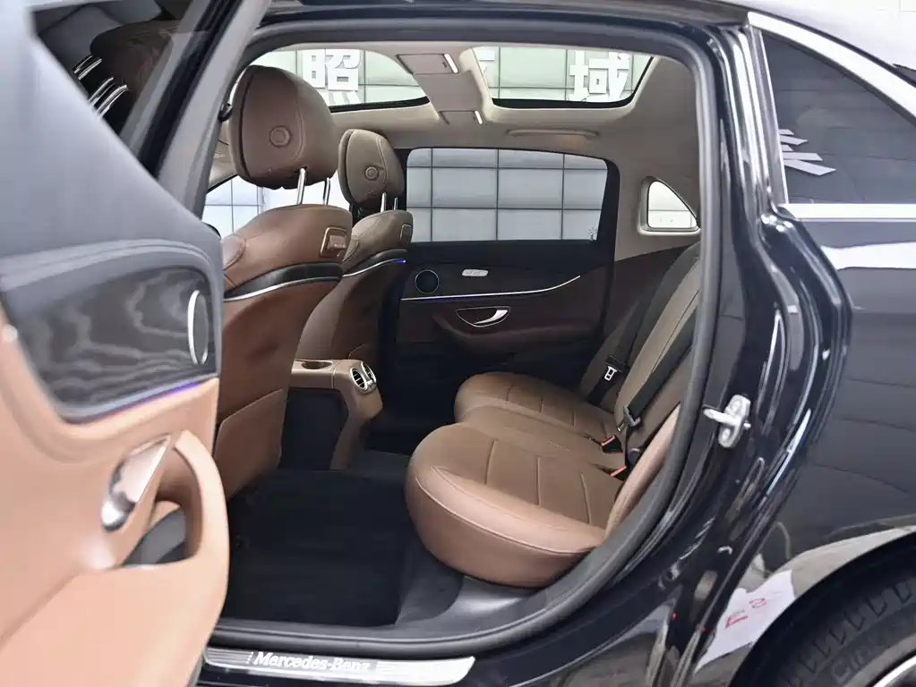 Mercedes-Benz E-Class 2020 — фото 19