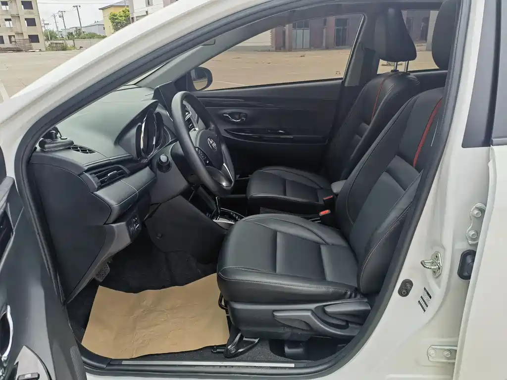 Toyota Yaris L 2021 — фото 11