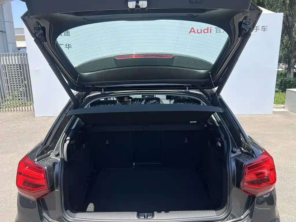 Audi Q2L 2026 — фото 14