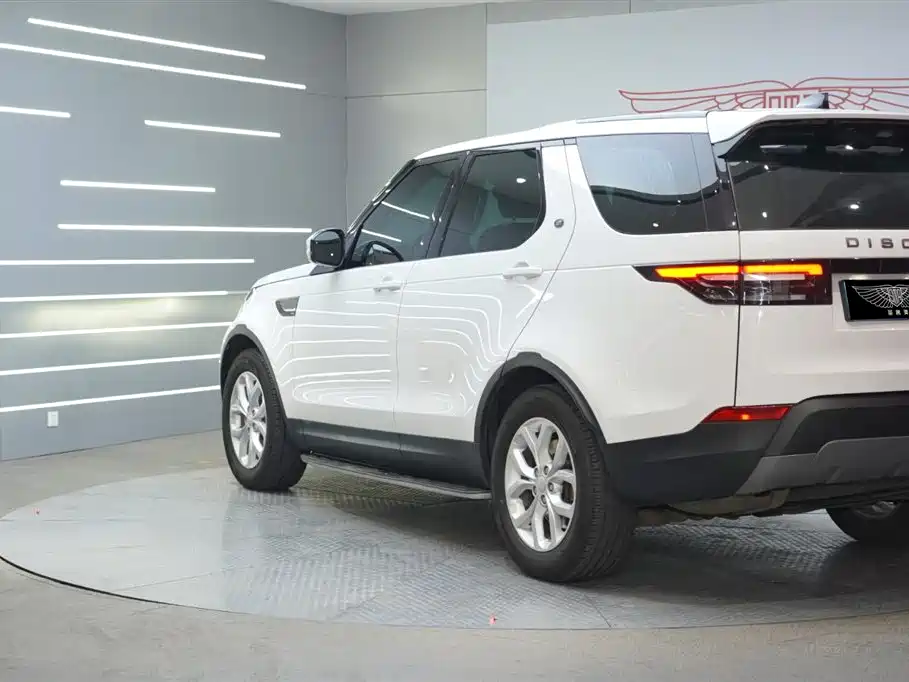 Land Rover Discovery 2017 — фото 2