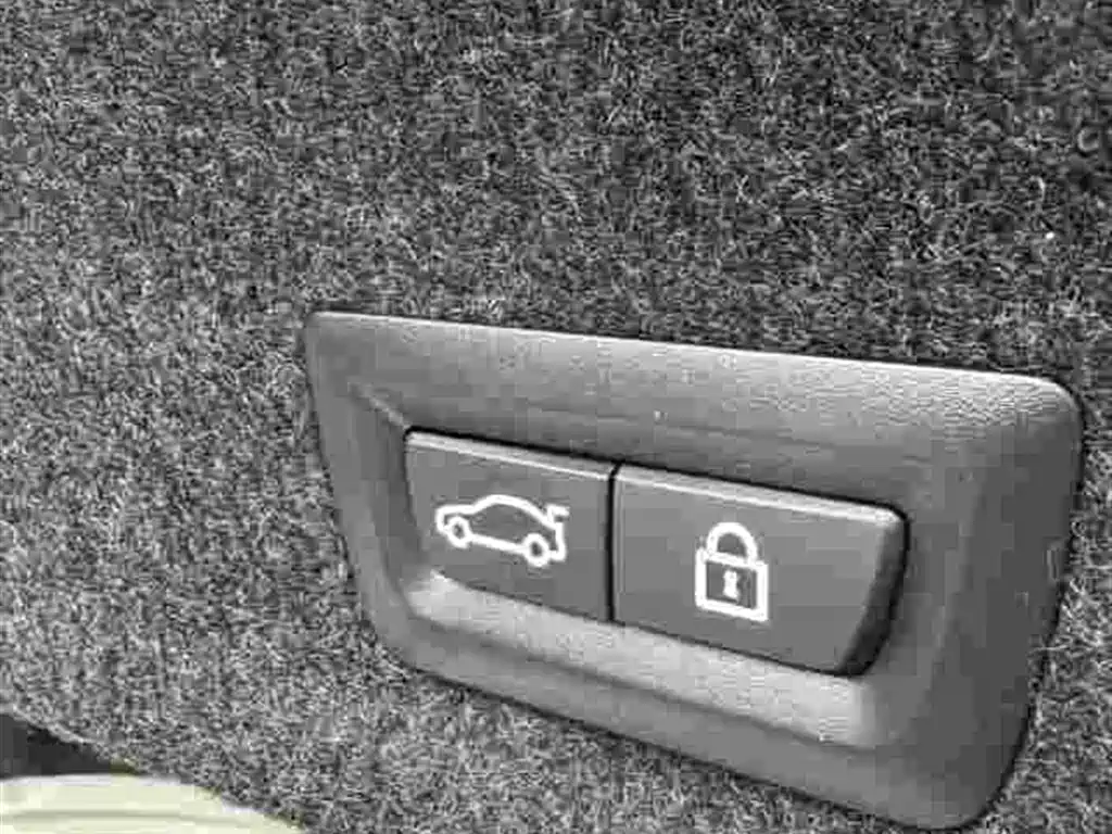 BMW 3 Series 2023 — фото 9