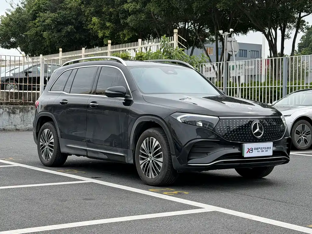 Mercedes-Benz EQB 2026