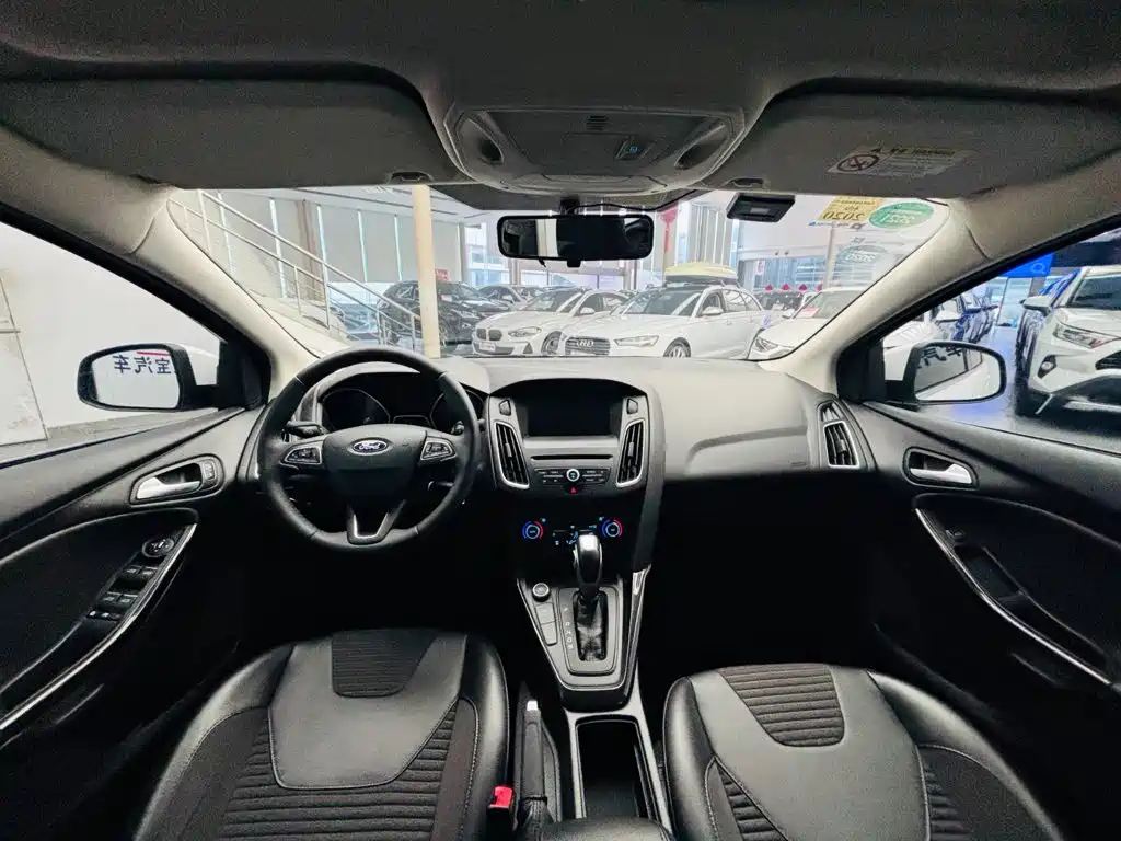 Ford Focus 2018 — фото 14