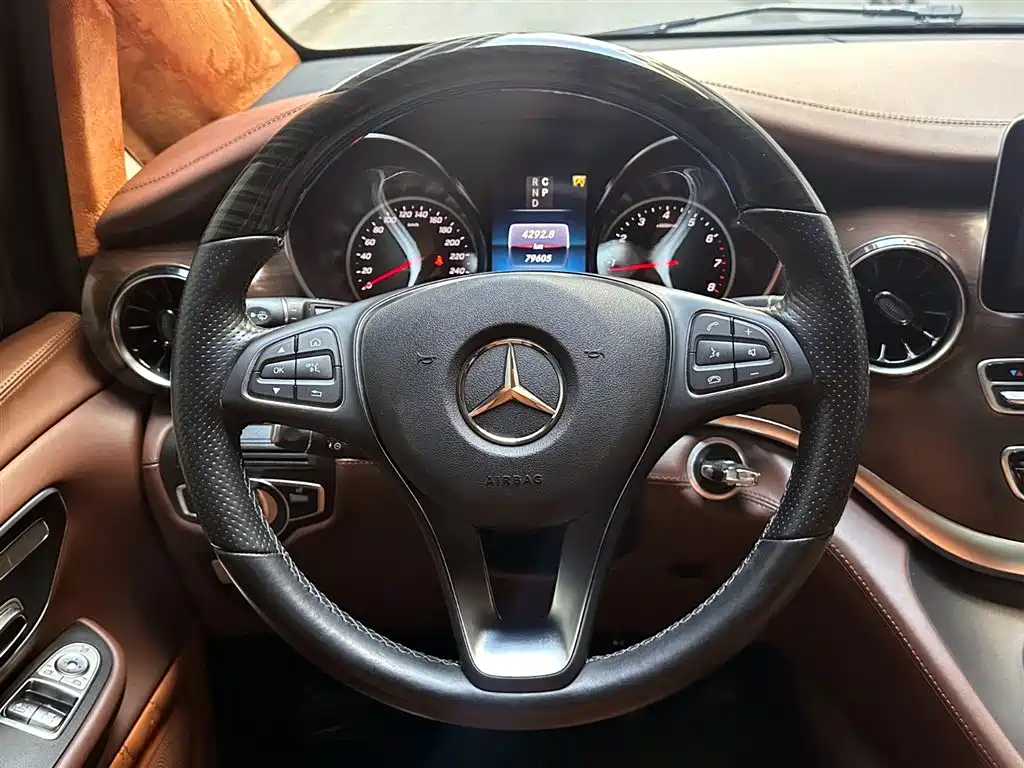 Mercedes-Benz V-Class 2021 — фото 12