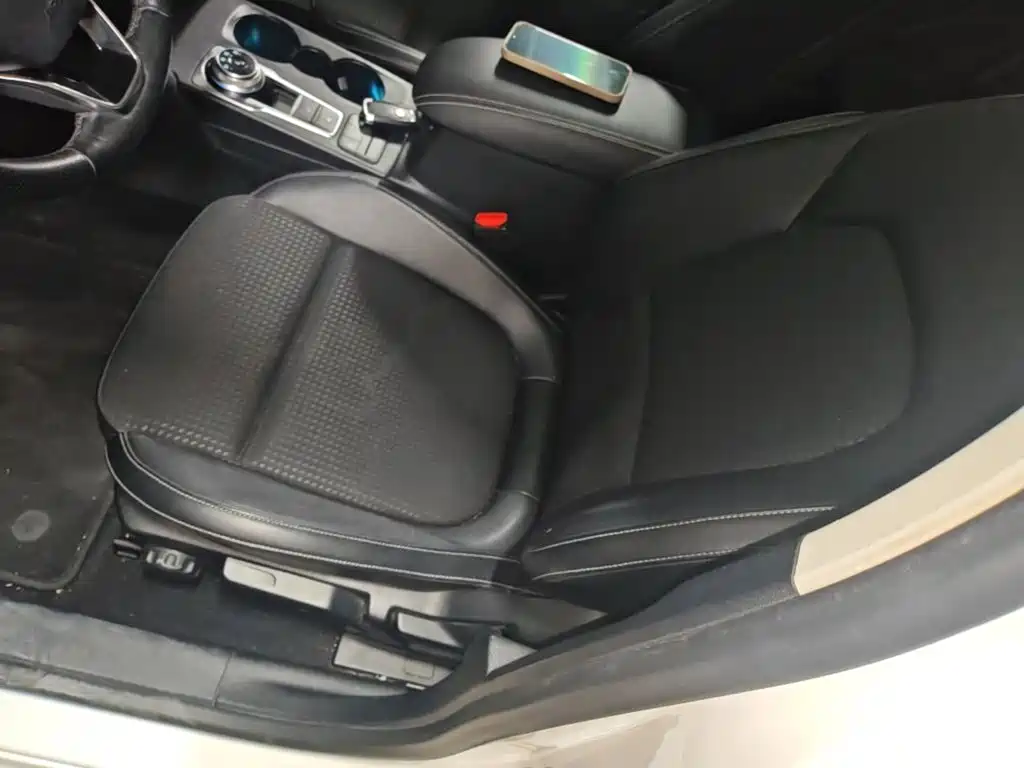 Ford Focus 2020 — фото 15