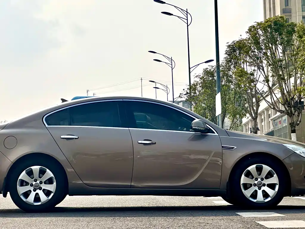 Buick Regal 2011 — фото 10
