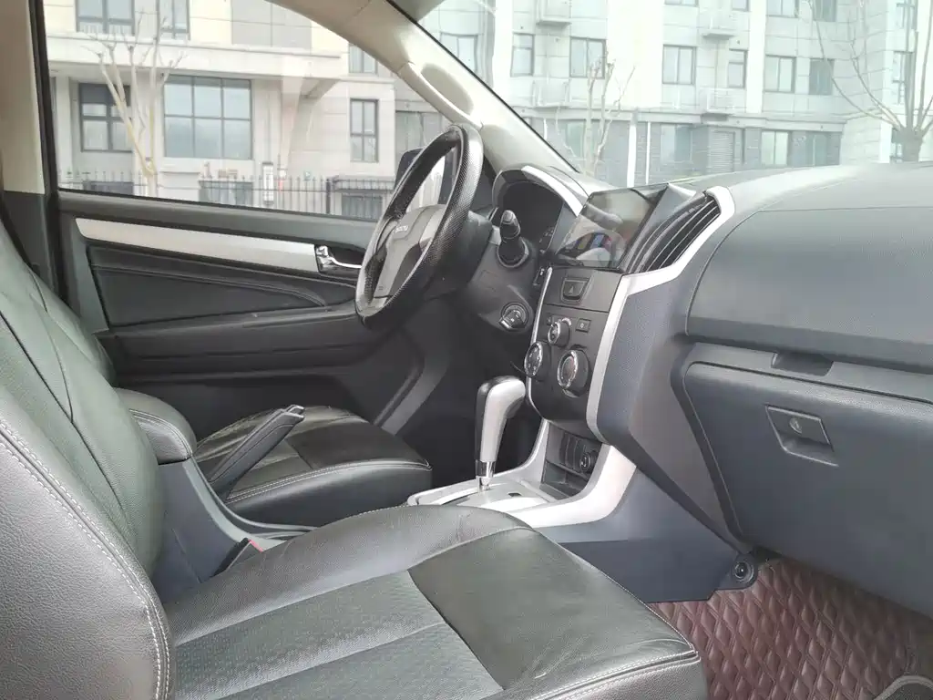 Isuzu MU-X 2016 — фото 7