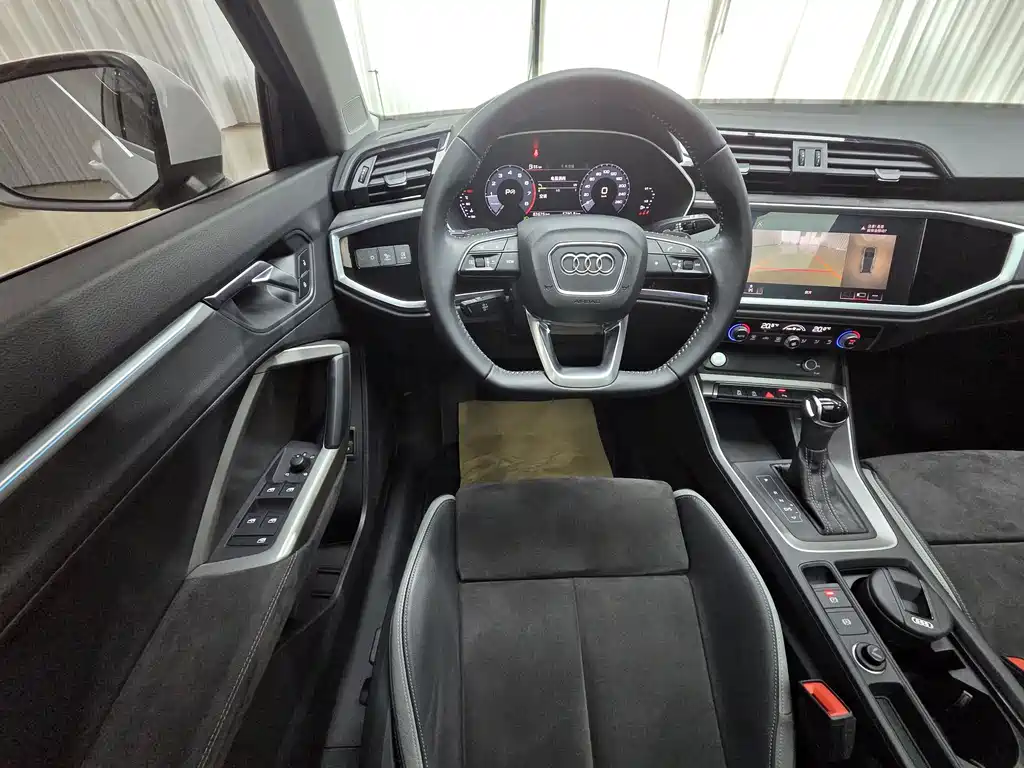 Audi Q3 2020 — фото 10