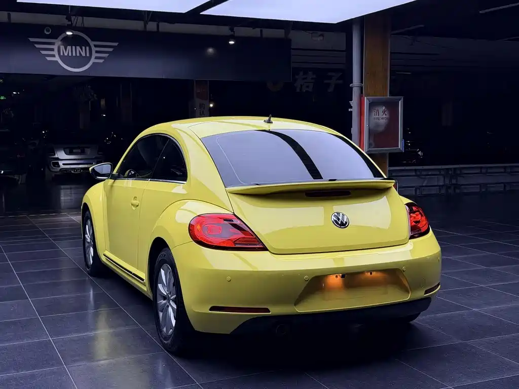 Volkswagen Beetle 2015 — фото 10