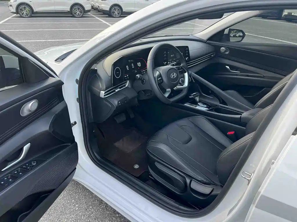 Hyundai Elantra 2025