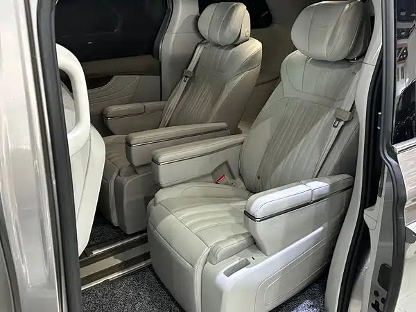 Roewe iMAX8 2024