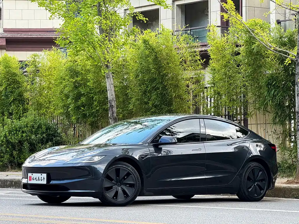 Tesla Model 3 2024 — фото 1