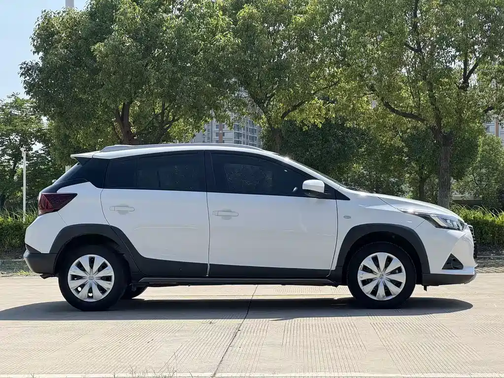 Toyota Yaris L 2022 — фото 3