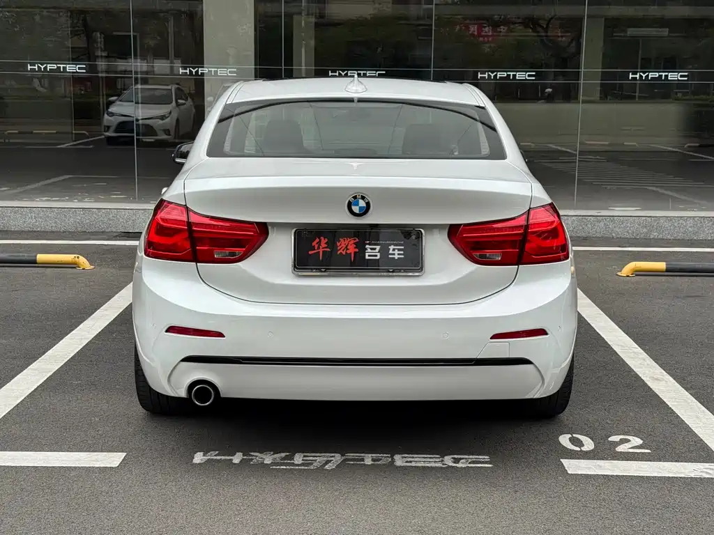 BMW 1 Series 2018 — фото 10
