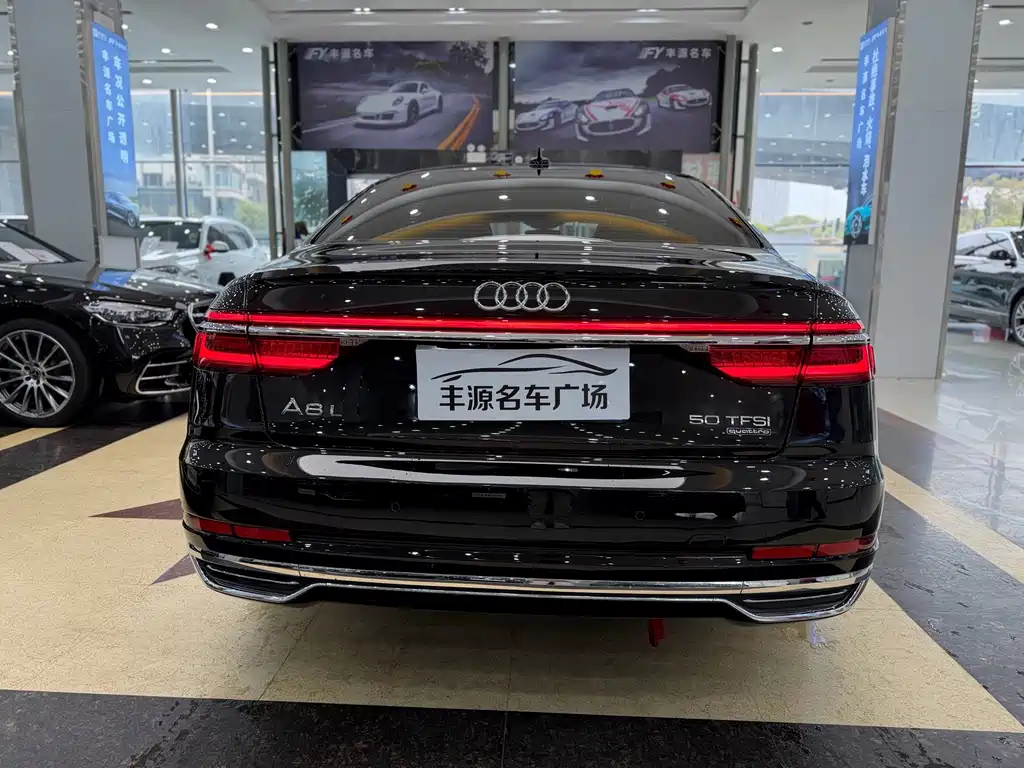 Audi A8 2021 — фото 24