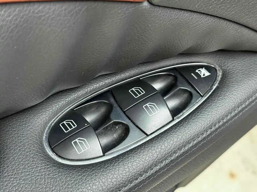 Mercedes-Benz E-Class 2008 — фото 18