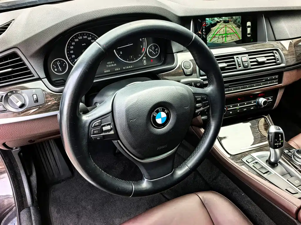 BMW 5 Series 2014 — фото 14
