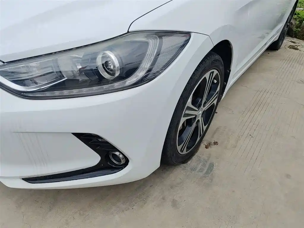 Hyundai Elantra 2019 — фото 24