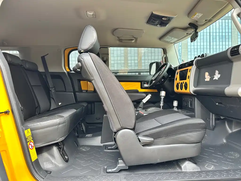 Toyota FJ Cruiser 2020 — фото 10