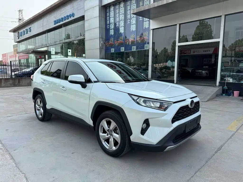 Toyota RAV4 2021 — фото 3
