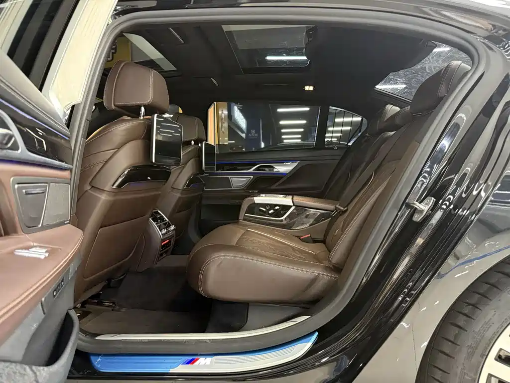 BMW 7 Series 2018 — фото 8