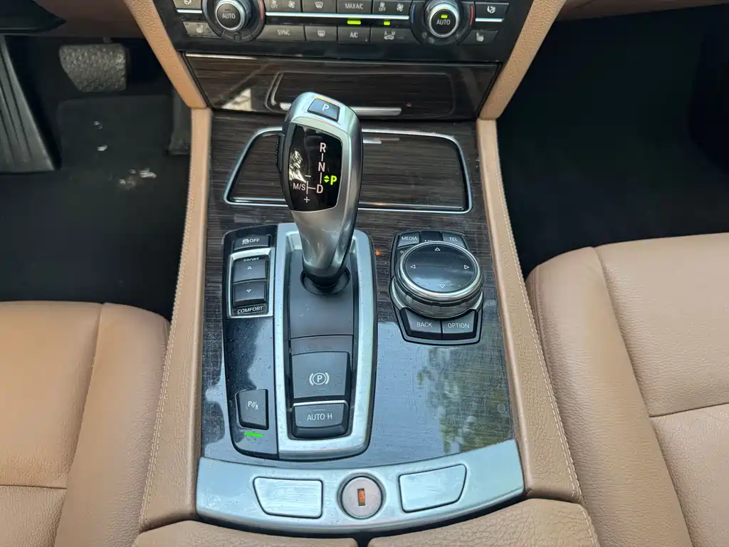 BMW 7 Series 2015 — фото 8