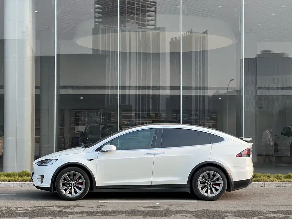 Tesla Model X 2017 — фото 2
