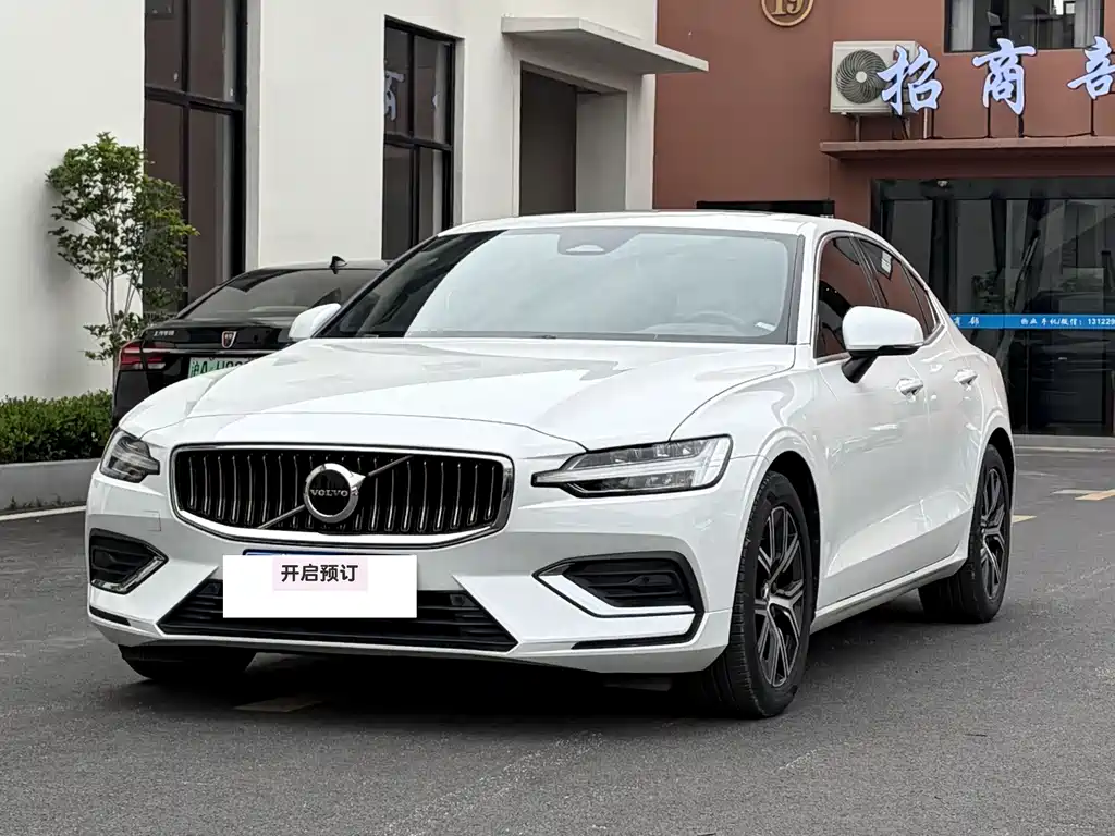 Volvo S60 2023 — фото 3