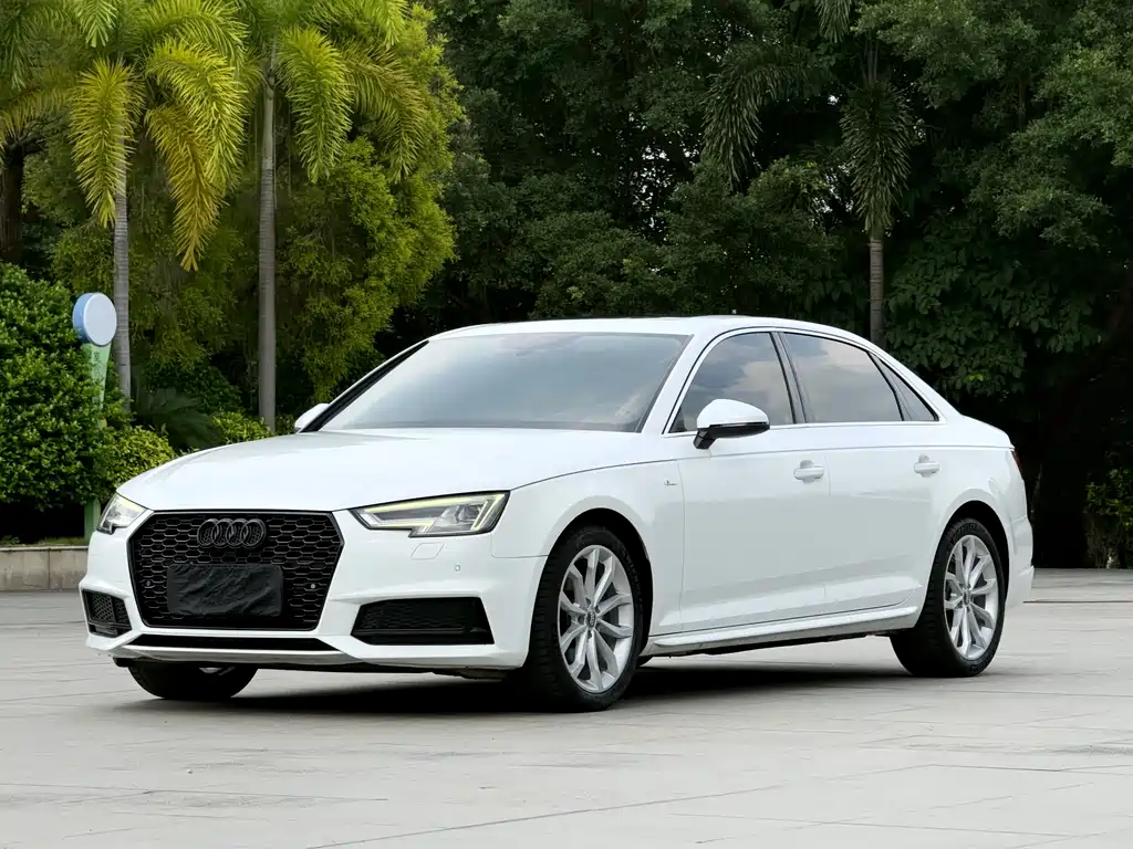 Audi A4L 2018 — фото 1
