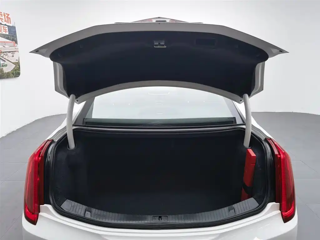 Cadillac XTS 2016 — фото 16