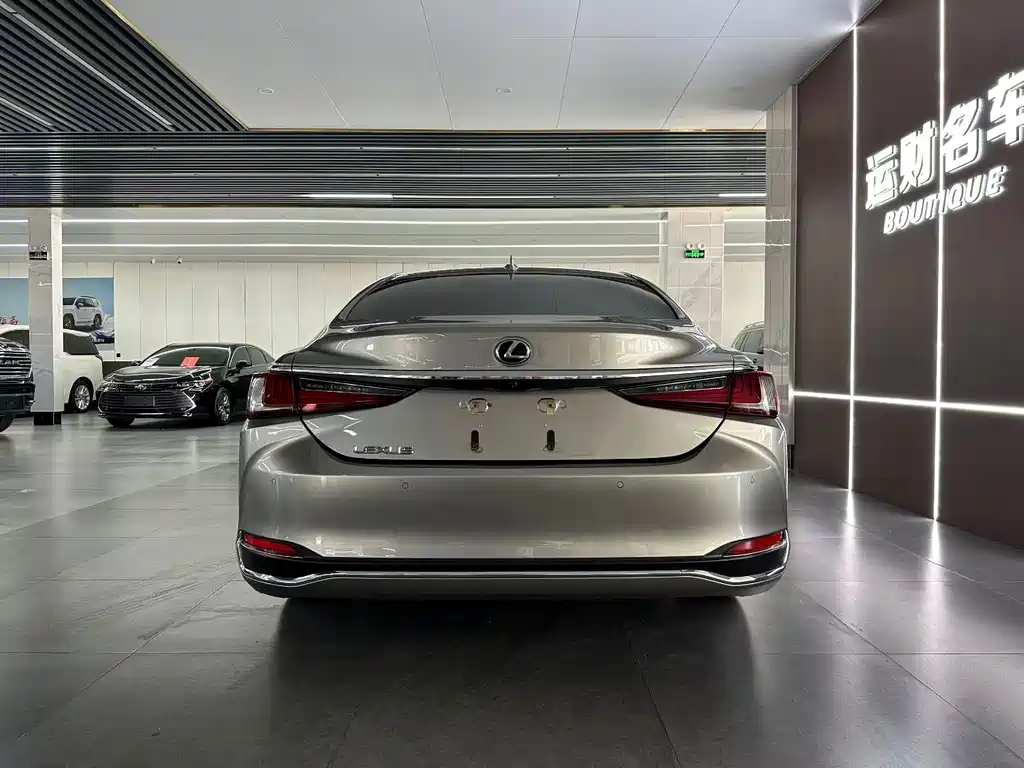 Lexus ES 2019 — фото 8