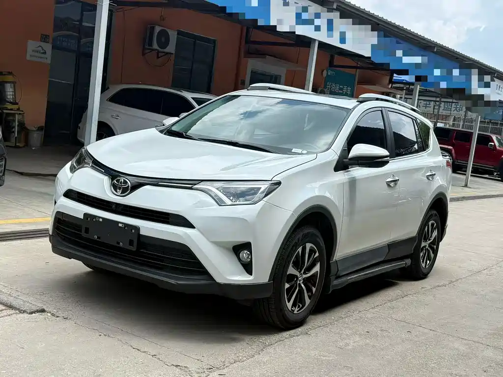 Toyota RAV4 2018 — фото 1