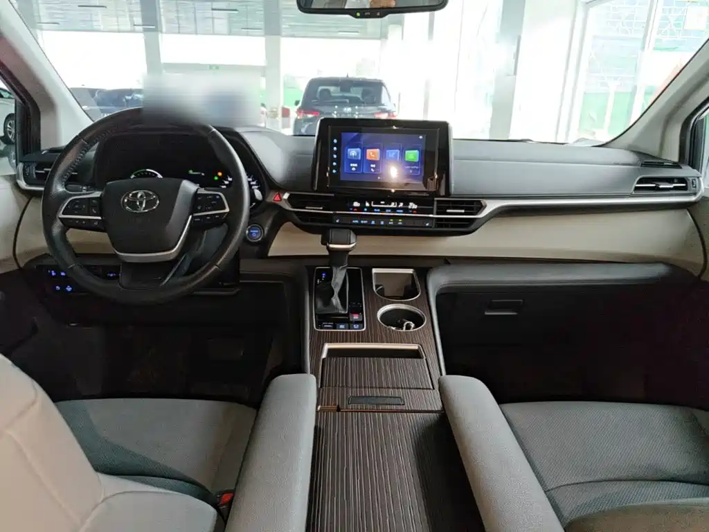 Toyota Sienna 2022 — фото 10