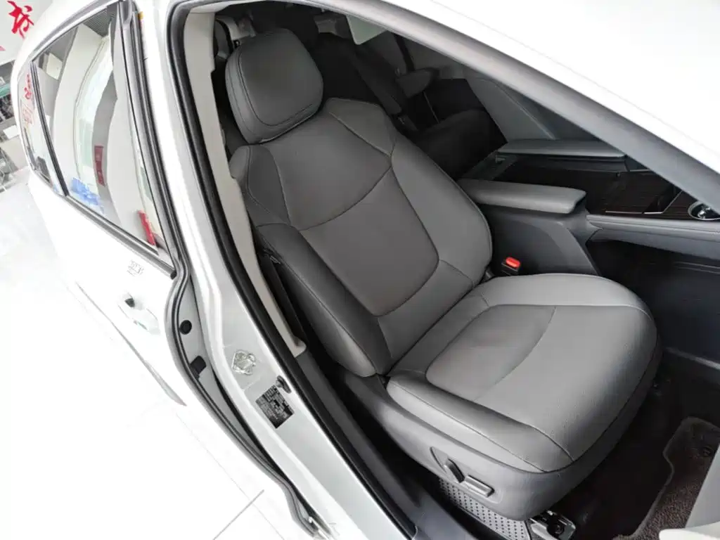 Toyota Sienna 2022 — фото 25