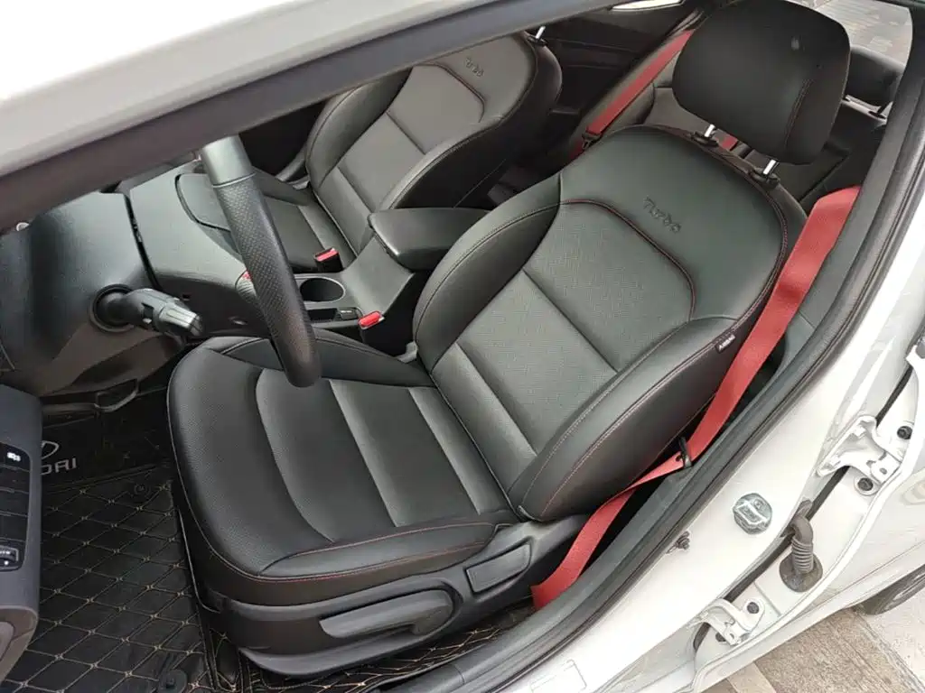 Hyundai Elantra 2020 — фото 15