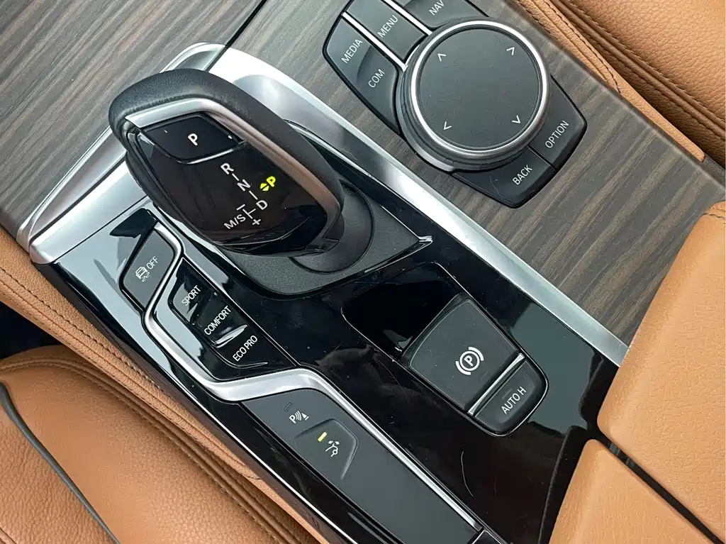 BMW 6 Series GT 2019 — фото 14