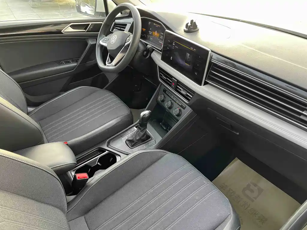 Volkswagen Tiguan L 2022 — фото 11