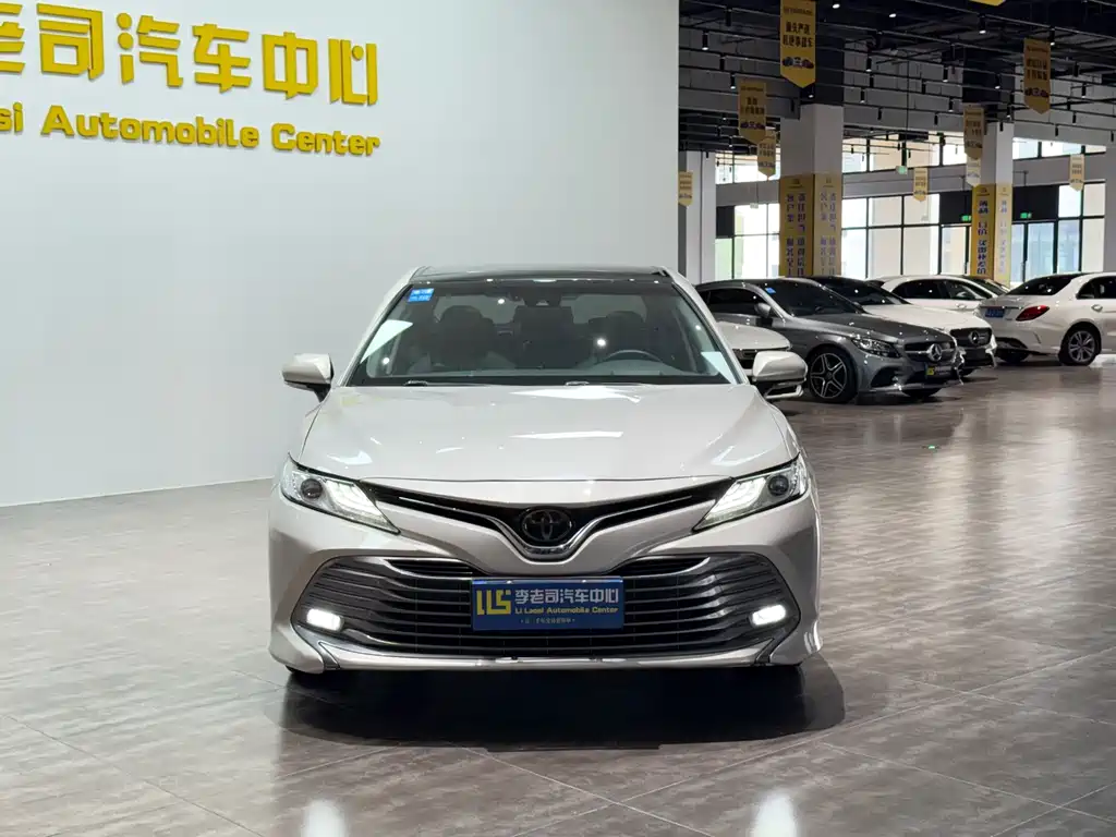 Toyota Camry 2020 — фото 2