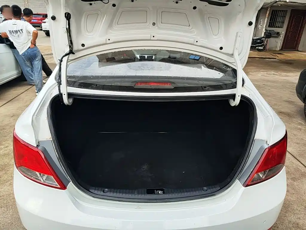 Hyundai Accent 2015 — фото 19
