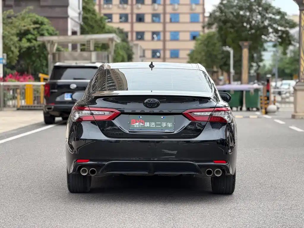 Toyota Camry 2023 — фото 5