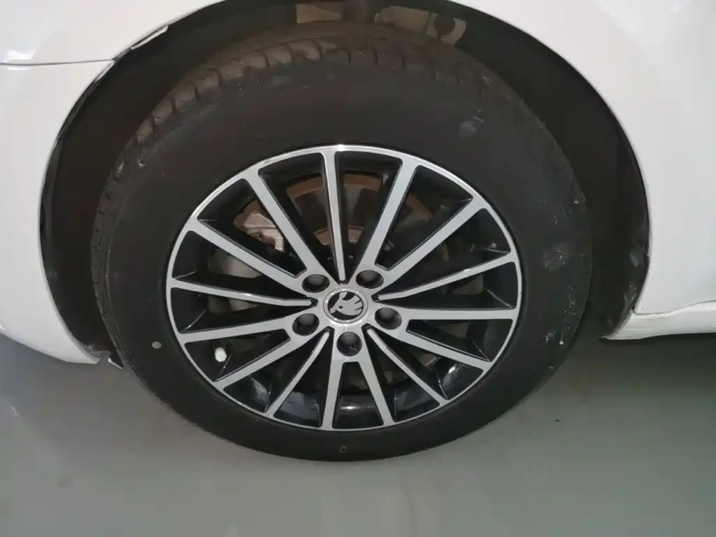 Skoda Octavia 2020 — фото 23