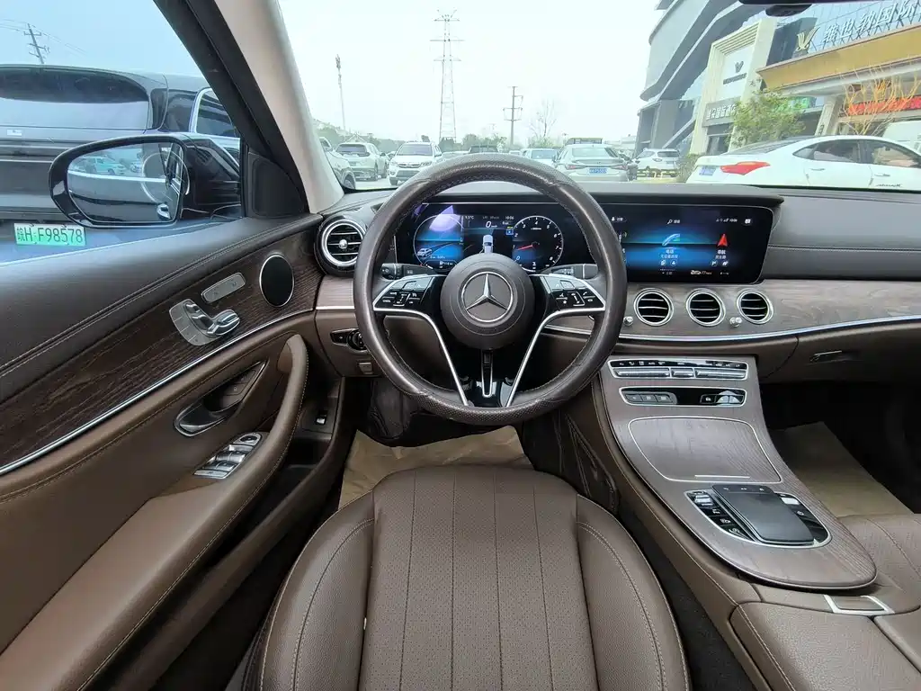 Mercedes-Benz E-Class 2023 — фото 10