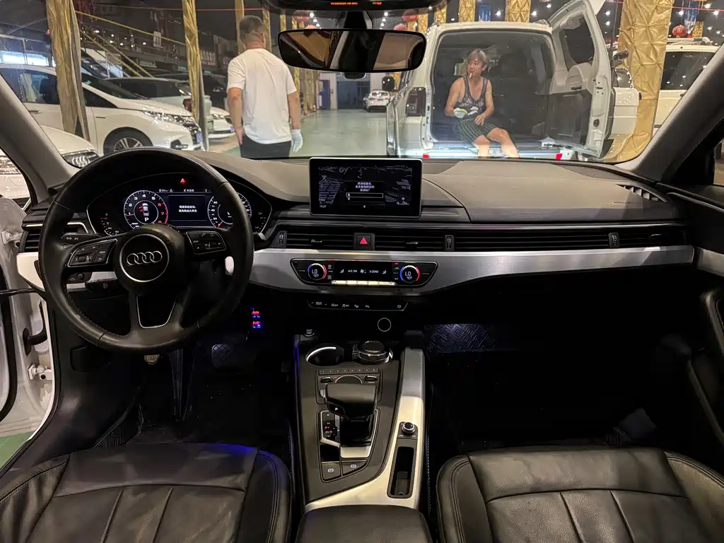 Audi A4L 2018