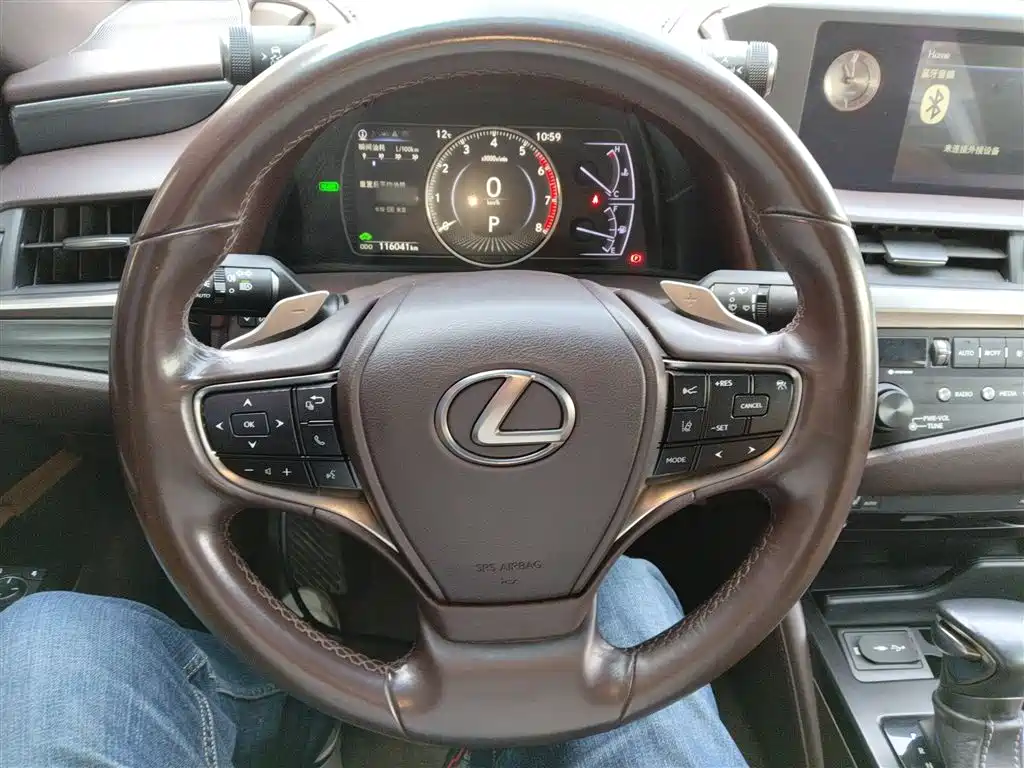 Lexus ES 2019 — фото 11