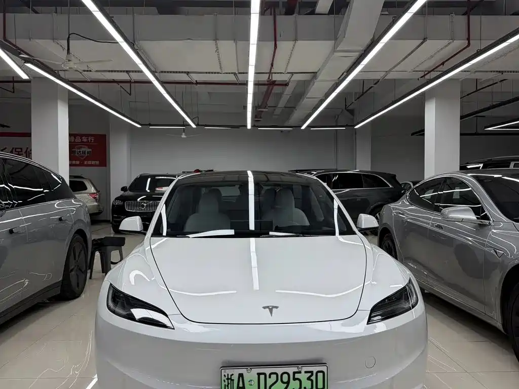 Tesla Model 3 2025 — фото 2