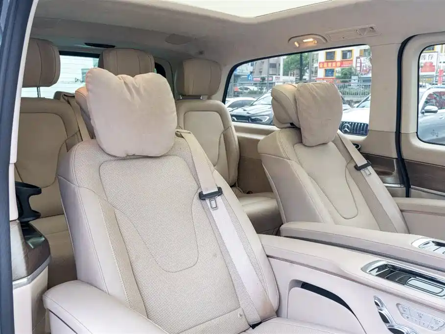 Mercedes-Benz V-Class 2023 — фото 12