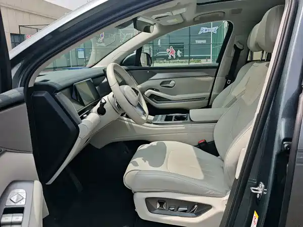 BYD Tang L 2025