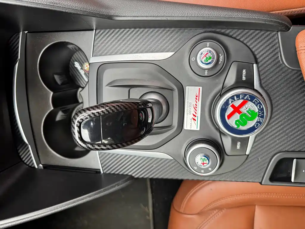 Alfa Romeo Giulia 2019 — фото 11